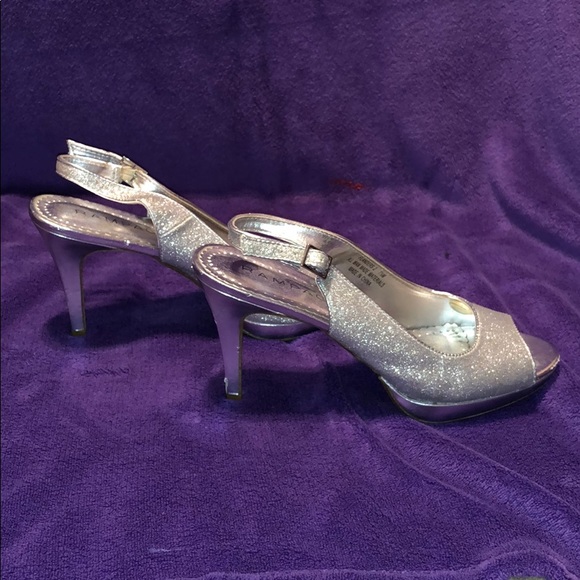Silver Heels - Picture 4 of 4